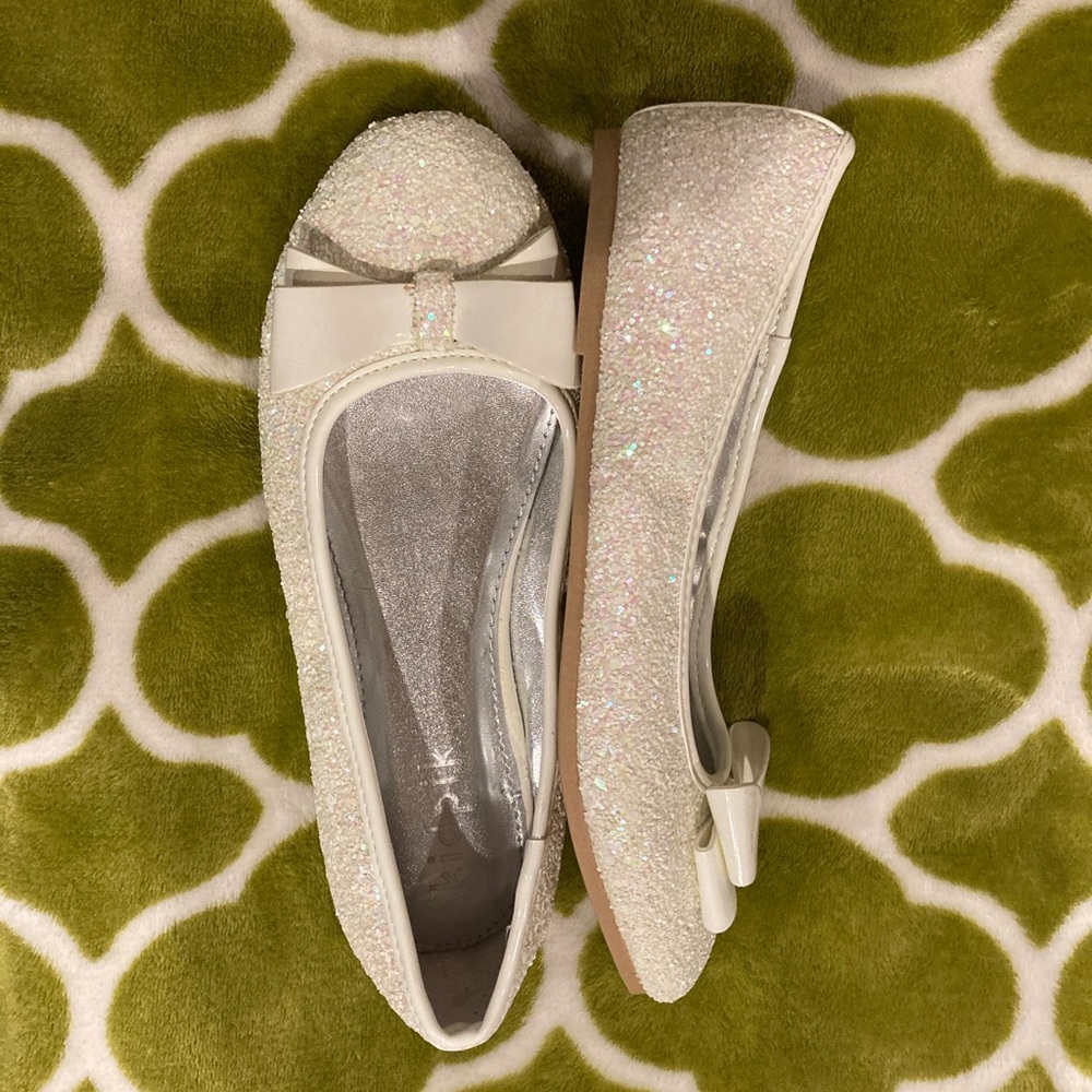 🛍Sale! Girls sparkly white flats
